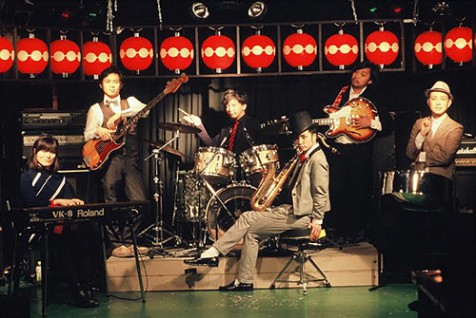 スティール・パンやサックスが誘うパーティー仕様の楽園チャンポン・ミュージック！既にライヴでも熱狂的な盛り上がりを見せるインディーシーンの大本命バンド、 ジャポニカソングサンバンチの超待望フル・アルバムが5月2日にリリース決定！