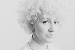 UKが生んだ破格の才女シンガー・ソングライター、Fiona Bevan！本日発売の日本デビュー・アルバムから、最新MVが到着！