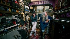 西海岸フィーリング満載な素晴らしいAOR！MAMAS GUNのAndy Plattsと、トミー・ゲレロやエイミー・ワインハウスを手がけたShawn LeeによるYOUNG GUN SILVER FOX、9/16発売のアルバムトレイラーを公開！