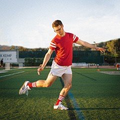 世界中で一大旋風を巻き起こしているミニマル・ファンク・バンドVULFPECKが最新アルバム『The Beautiful Game』のリード曲「Animal Spirits」の新MVを公開！メンバーによる日本語訳が付け加えられたユニークな逸品！