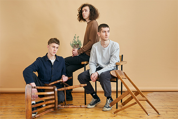 〈ジョイ・ディヴィジョン×クラウトロック×トーキング・ヘッズ〉なマンチェスターの新星バンド、W. H. Lungのデビュー・アルバムが本日リリース！