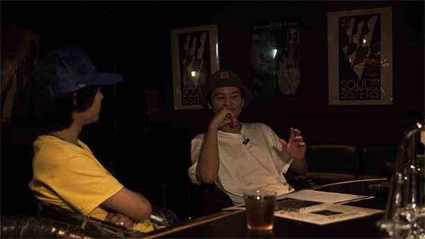 ソロ・デビュー・アルバム『JAPINO』が大絶賛発売中なBSC（KANDYTOWN）のSSTV「BLACKFILE」でのオカモトレイジ（OKAMOTO'S）によるインタビュー映像がYouTubeにて公開！