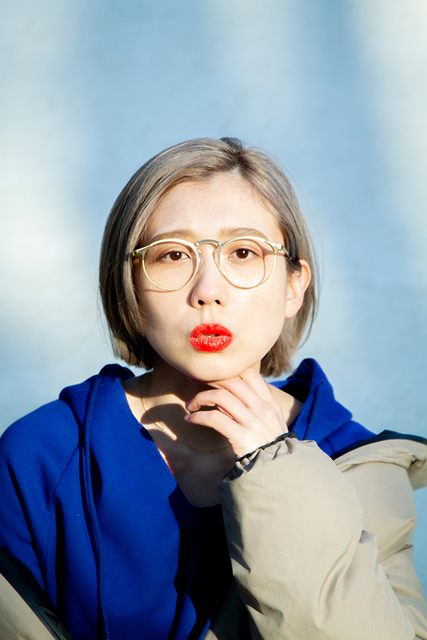 同時発売となる柴田聡子ミニ・アルバム2枚組Wジャケ限定7インチのアートワークが公開! 先行シングルとして6/10(水)に配信される「変な島」もお楽しみに。