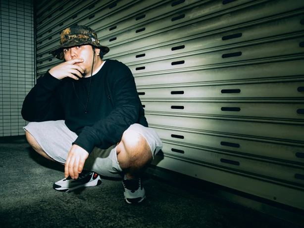 最新ミックス『BES ILL LOUNGE Part 3 - Mixed by I-DeA』が大絶賛発売中なBESが読書／書籍について語った「好書好日」の連載「ラッパーたちの読書メソッド」が公開！