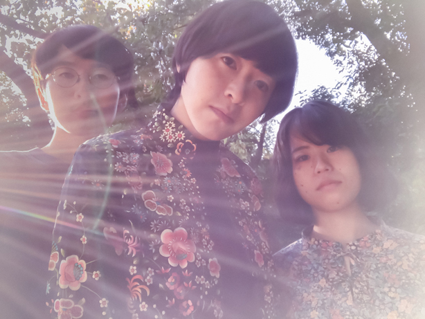 ソフト&フォークロックを多彩なアンサンブルやレイドバックしたフィーリングで現代のサウンドへと昇華した、東京インディー・シーンで異彩を放つソフト・サイケ〜アシッド・フォークバンド“Minmoa”待望の1stアルバム発売決定!