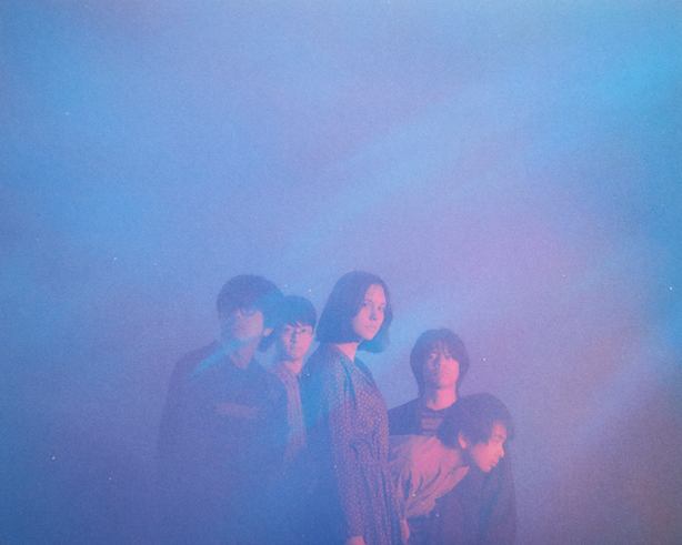 For Tracy Hydeの1stアルバム『Film Bleu』が5年の時を経てライトブルーのカラー・ヴァイナル、2枚組で本日リリース!