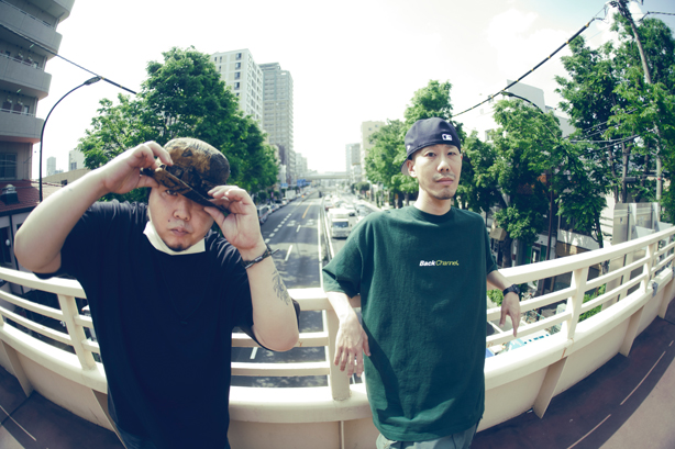 SCARS / SWANKY SWIPEとしての活動でも知られるラッパー、BESとMONJU / SICK TEAMのラッパー、ISSUGIによる話題のジョイント・アルバム第2弾『Purple Ability』が2枚組の完全限定プレスでアナログ・リリース!SCARSからSTICKY、MONJUからMr.PUG、仙人掌が参加!