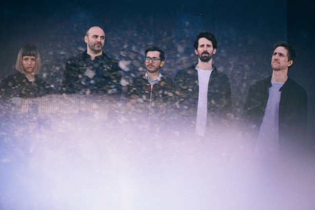 ボーダレスに拡張を続けるUKジャズシーンより、GOGO PENGUIN、MAMMAL HANDSらを排出し独自の進化を遂げるマンチェスターからの系譜を受け継ぐ注目のクインテットKINKAJOUS最新作!