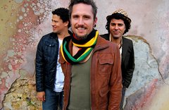 JOHN BUTLER TRIO、FM各局にてパワープレイ！