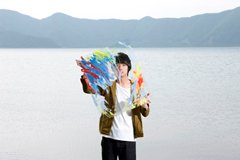 トクマルシューゴ、約2年半ぶりのリリース!来たるフル・アルバムに先駆け新曲で"飾る"!!CDシングル、デジタル、そしてソノシートにて9月5日に一斉発売!