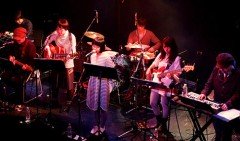 新生ya-to-i(ヤートーイ)にボーカリストとして加わった話題の女性SSW「じゅんじゅん」がグループ展に参加!本日3/8から新宿眼科画廊にて開催!