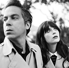 シー&ヒム最新作『ヴォリューム3』の1stシングル「Never Wanted Your Love」が、ズーイー・デシャネル本人主演のFOXチャンネル『New Girl~ダサかわ女子と三銃士』シーズン2のイメージソングに!