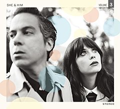 ズーイー・デシャネル（SHE）＆M.ウォード（HIM）＝シー＆ヒムのオリジナル3作目となる『ヴォリューム3』（PCD-93696）が、日本先行で本日リリース！